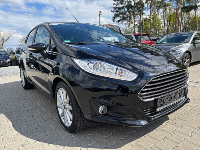 Gebraucht Ford Fiesta 101 PS (74 kW) 2015 Schwarz Kleinwagen
