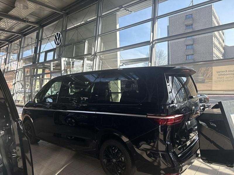 Neu VW Multivan Style 150 PS (110 kW) 2025 Schwarz Van / Kleinbus