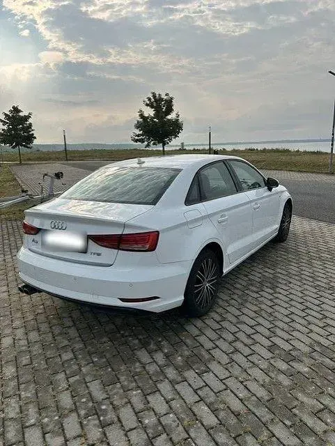 Gebraucht Audi A3 Design 150 PS (110 kW) 2017 Weiß Limousine