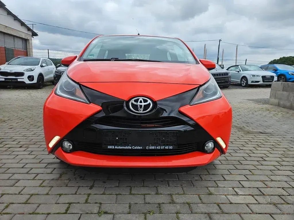 Gebraucht Toyota Aygo X-play 69 PS (50 kW) 2016 Orange Kleinwagen