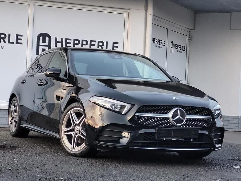 Schwarz Gebraucht 2022 Mercedes A200 AMG line Limousine | 23.350 € (Guter Preis) - Bild 1/4