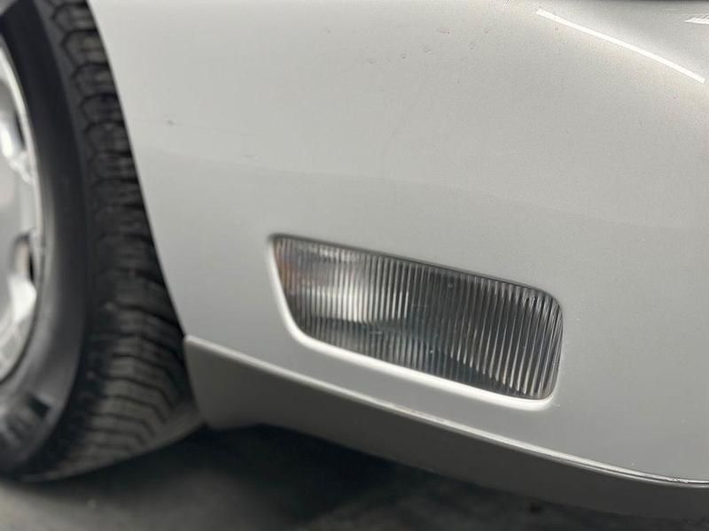 Second-hand Cadillac Deville 279 CP (205 kW) 2001 Argintiu Berlinǎ