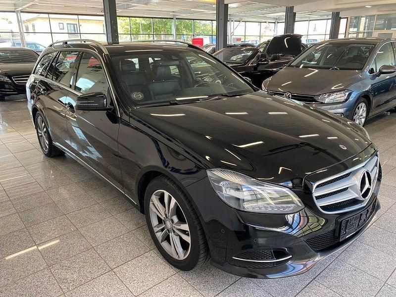 Schwarz Gebraucht 2014 Mercedes E200 Kombi | 8.500 € (Fairer Preis) - Bild 1/4