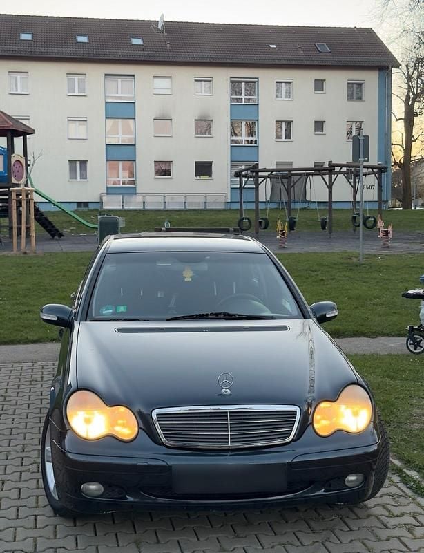 Gebraucht Mercedes C180 143 PS (105 kW) 2003 Blau Limousine