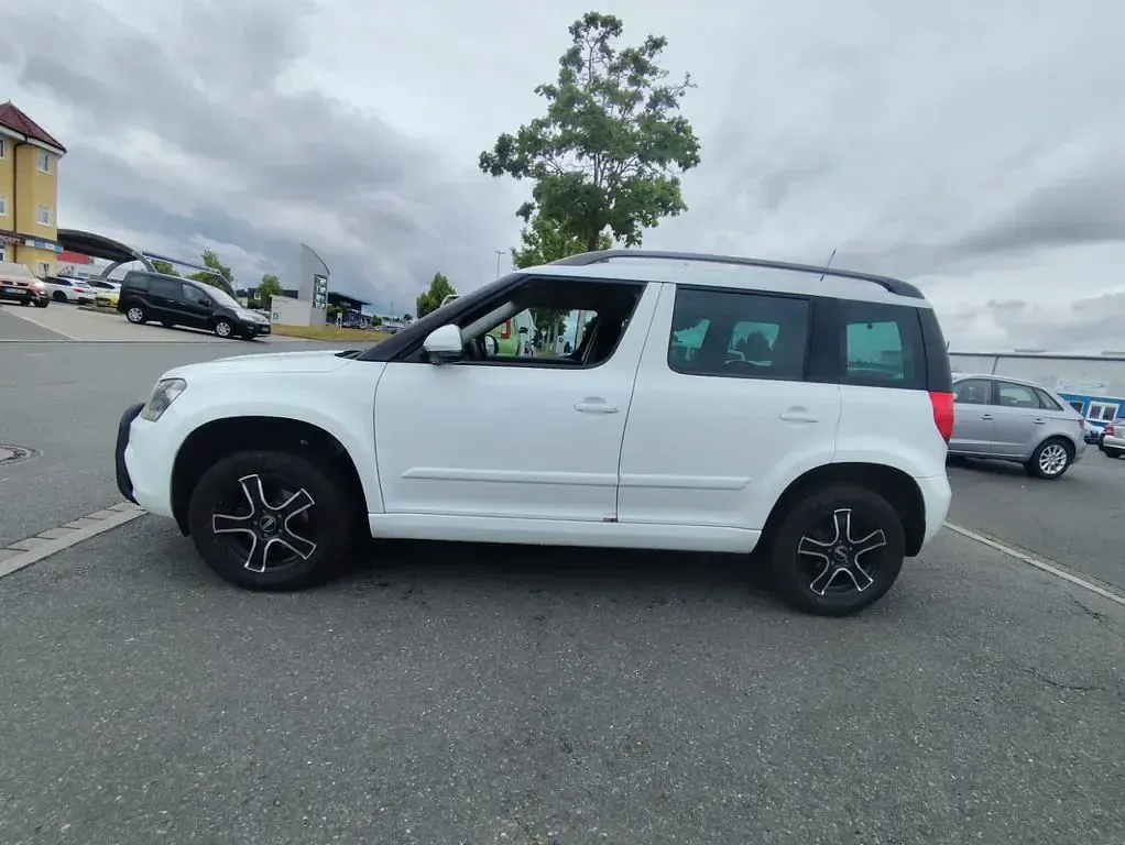 Gebraucht Skoda Yeti Active 110 PS (80 kW) 2015 Weiß SUV