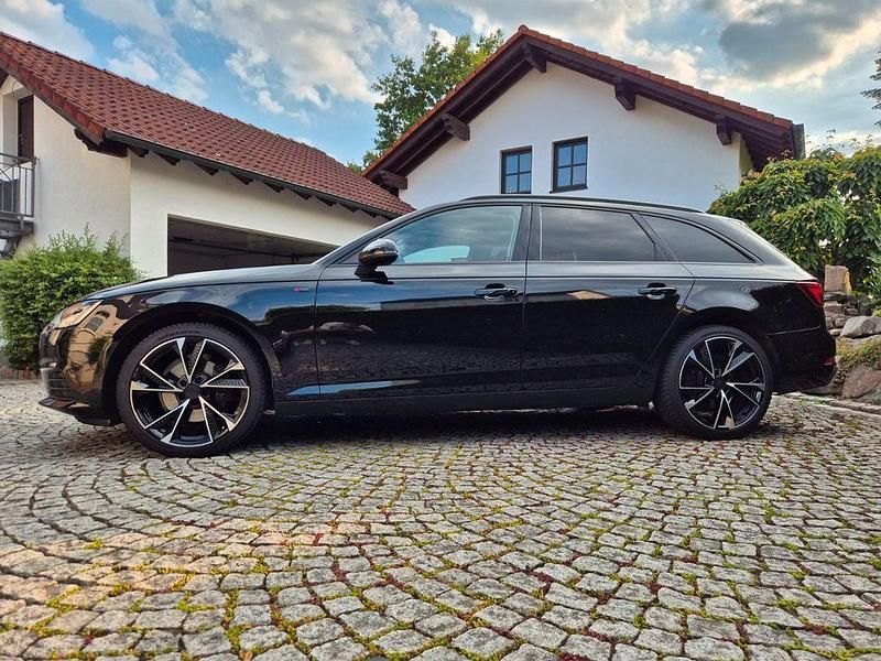 Schwarz Gebraucht 2019 Audi A4 S-Line Kombi | 17.000 € (Fairer Preis) - Bild 1/4
