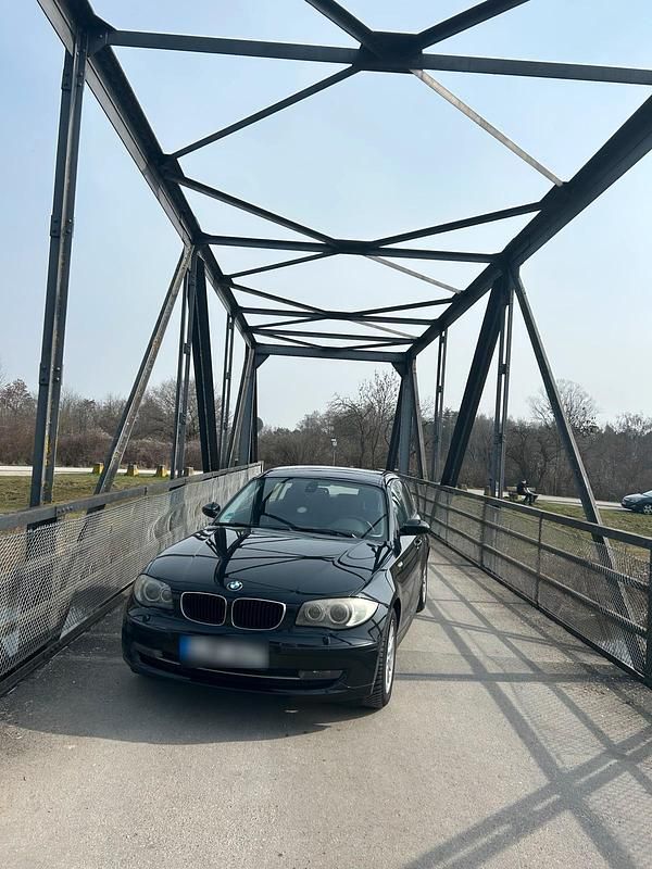 Gebraucht BMW 116 122 PS (89 kW) 2007 Schwarz Kleinwagen