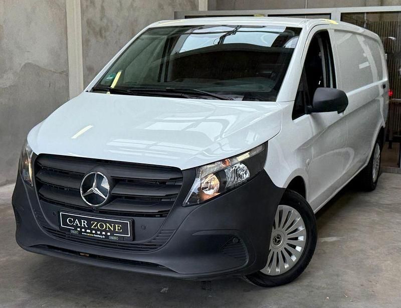 Weiß Gebraucht 2024 Mercedes Vito Van / Kleinbus | 34.490 € (Fairer Preis) - Bild 1/4