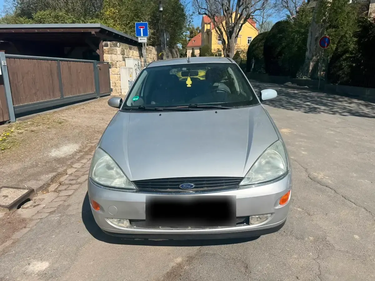 Second-hand Ford Focus 100 CP (73 kW) 1998 Argintiu Berlinǎ