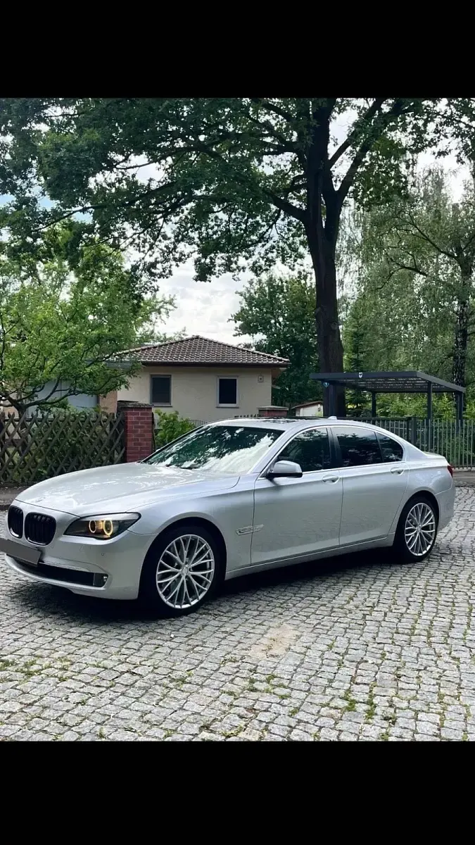 Gebraucht BMW 730 245 PS (180 kW) 2011 Grau Limousine