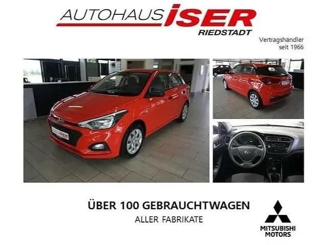 Gebraucht Hyundai i20 Pure 75 PS (55 kW) 2020 Rot metallic Limousine