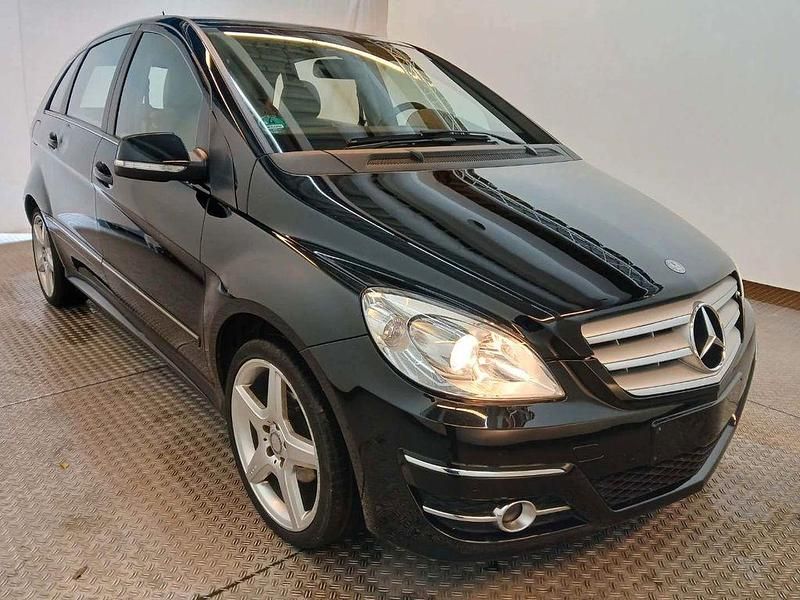 Gebraucht Mercedes B180 116 PS (85 kW) 2011 Schwarz Van / Kleinbus