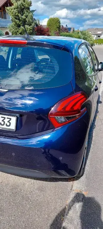 Gebraucht Peugeot 208 Active 83 PS (61 kW) 2018 Blau Kleinwagen