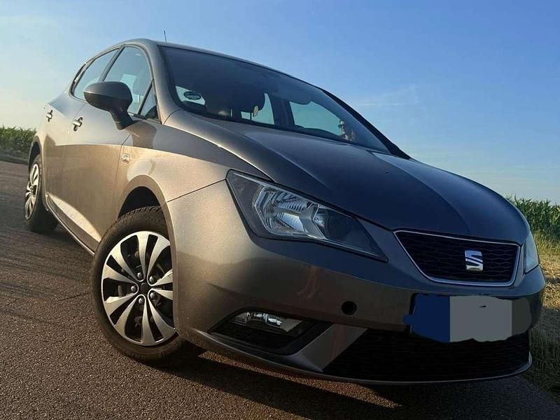 Grau Gebraucht 2015 Seat Ibiza Sun Limousine | 8.500 € (Etwas zu teuer) - Bild 1/4