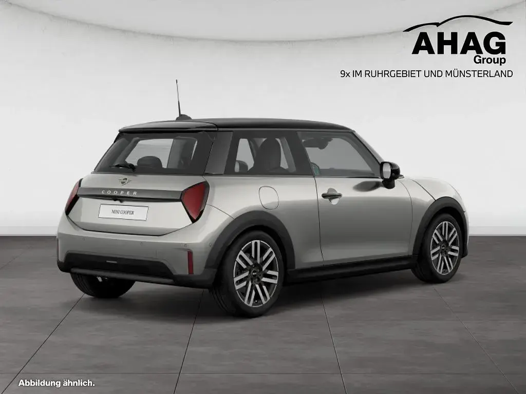 Używany Mini Cooper Classic 114 kW (156 KM) 2025 Czarny Hatchback