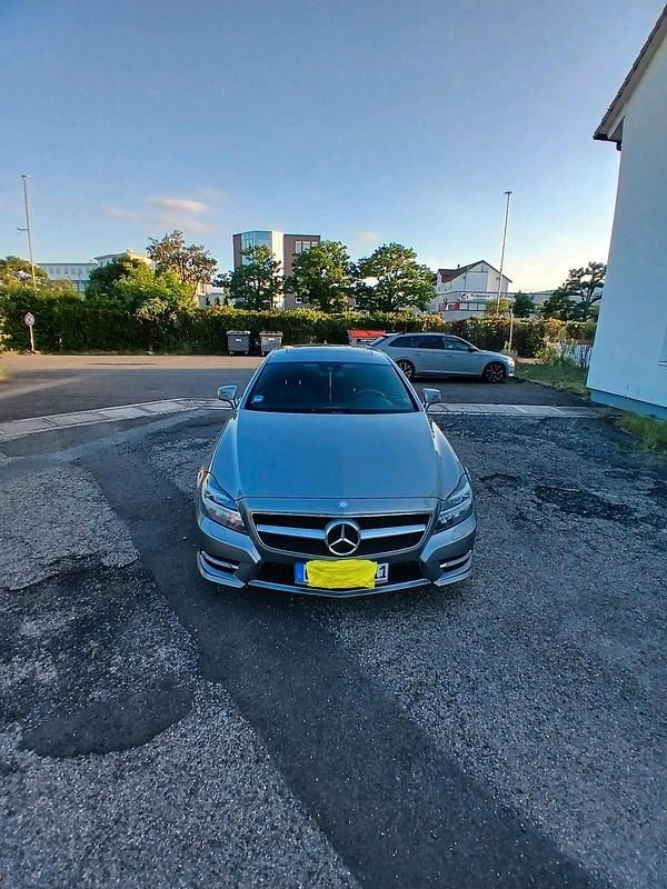 Grau Gebraucht 2012 Mercedes 350 Sport Kombi | 15.300 € (Superpreis) - Bild 1/4