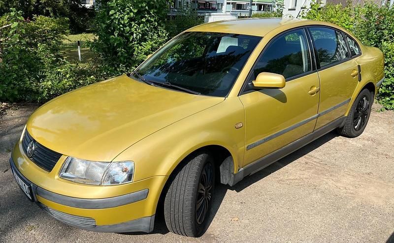 Gelb Gebraucht 1998 VW Passat Limousine | 2.990 € (Teuer) - Bild 1/4