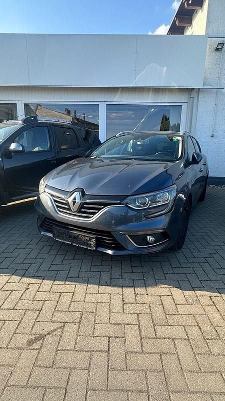 Grau Gebraucht 2016 Renault Mégane GrandTour Intens Kombi | 8.990 € (Etwas zu teuer) - Bild 1/4