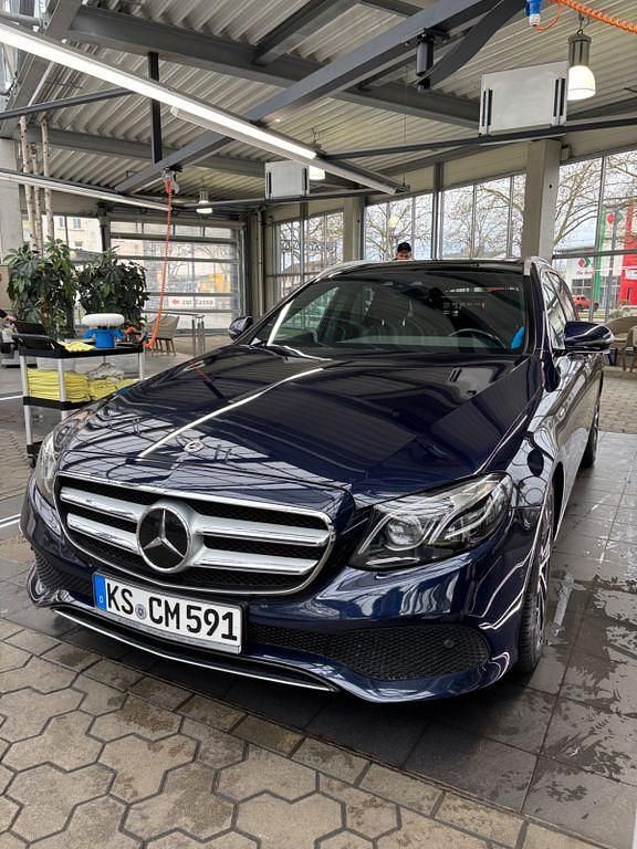 Gebraucht Mercedes E300 245 PS (180 kW) 2018 Blau Kombi