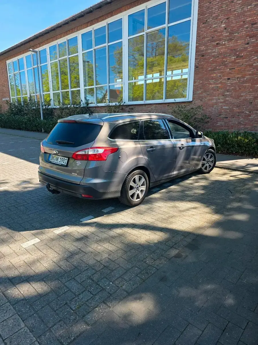 Gebraucht Ford Focus 116 PS (85 kW) 2012 Braun Kombi