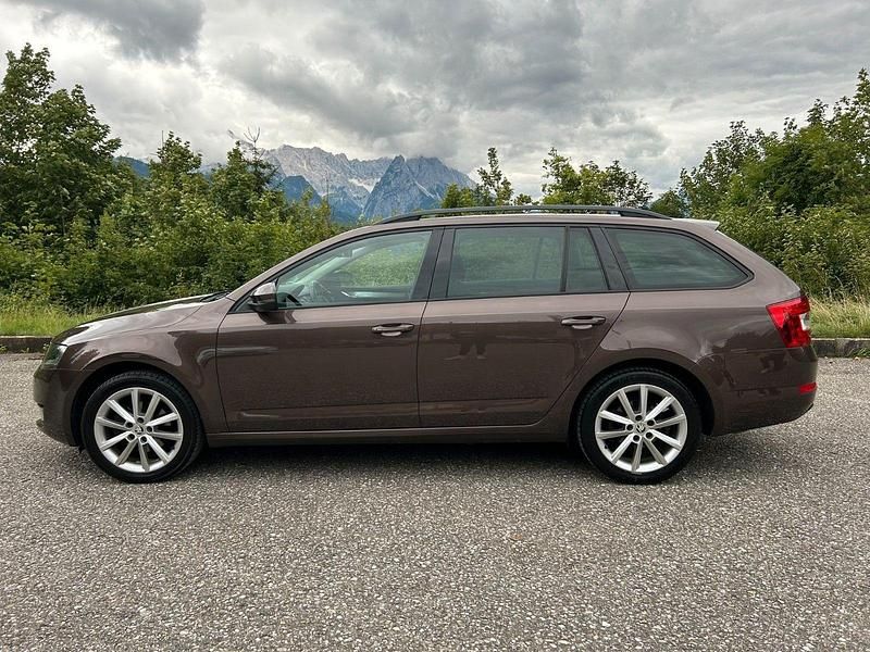 Braun Gebraucht 2017 Skoda Octavia Ambition Kombi | 14.490 € (Fairer Preis) - Bild 1/4