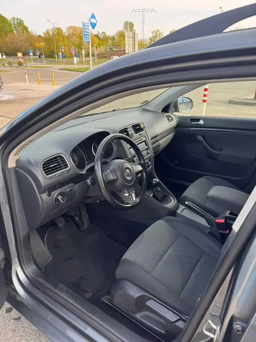 Gebraucht VW Golf VI 105 PS (77 kW) 2010 Grau Kleinwagen