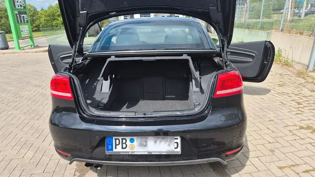 Używany VW Eos 122 KM (89 kW) 2011 Czarny Kabriolet