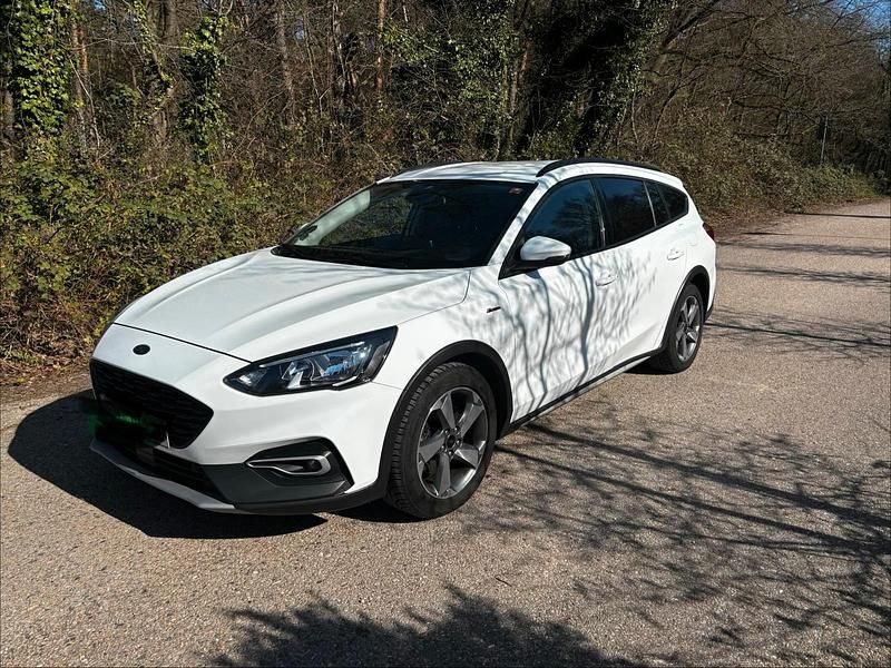 Gebraucht Ford Focus Active 125 PS (91 kW) 2019 Weiß Kombi
