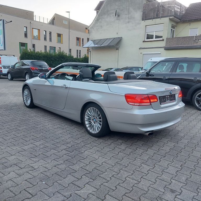 Silber Gebraucht 2009 BMW 320 Cabriolet Performance Cabrio | 7.990 € (Fairer Preis) - Bild 1/4