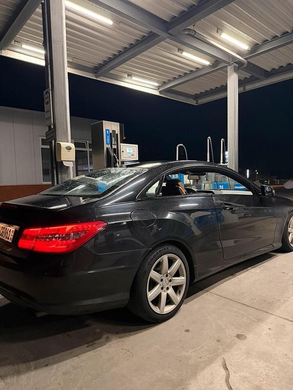 Gebraucht Mercedes E350 AMG 231 PS (169 kW) 2010 Schwarz Coupé