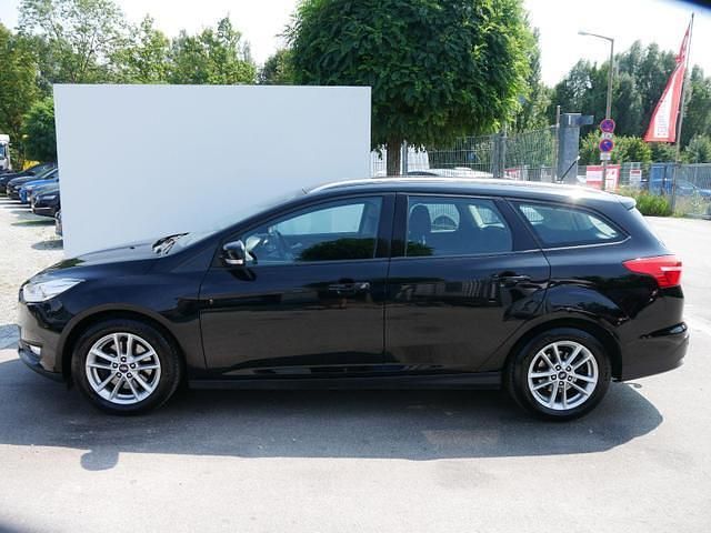 Schwarz schwarz Gebraucht 2017 Ford Focus Trend Kombi | 11.773 € (Etwas zu teuer) - Bild 1/4