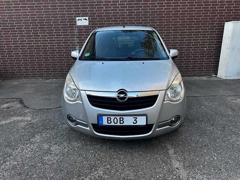 Silber Gebraucht 2009 Opel Agila Kleinwagen | 2.650 € - Bild 1/4