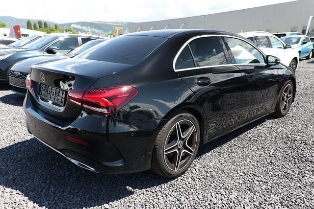 Nachtschwarz nachtschwarz Gebraucht 2020 Mercedes A200 AMG line Limousine | 26.565 € (Etwas zu teuer) - Bild 1/4