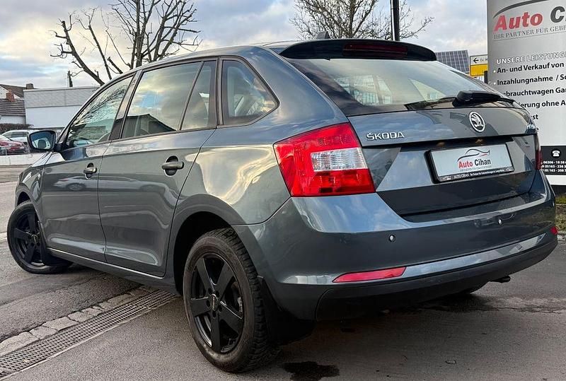 Gebraucht Skoda Rapid Active 86 PS (63 kW) 2014 Grau Kleinwagen