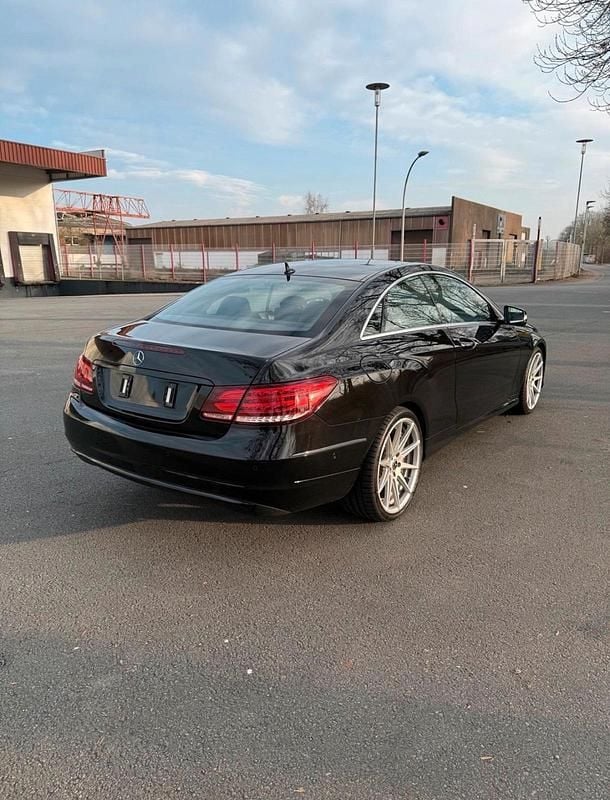 Gebraucht Mercedes E220 170 PS (125 kW) 2015 Schwarz Coupé
