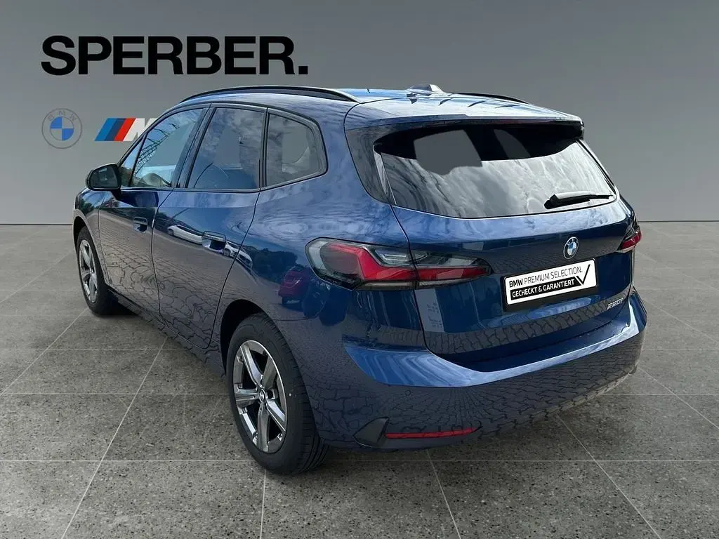 Gebraucht BMW 220 156 PS (114 kW) 2025 Blau Van / Kleinbus