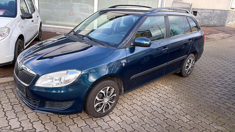 Blau Gebraucht 2011 Skoda Fabia Family Kombi | 2.999 € (Fairer Preis) - Bild 1/4