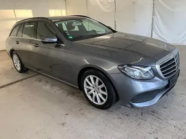 Gebraucht Mercedes E220 194 PS (142 kW) 2019 Grau Kombi