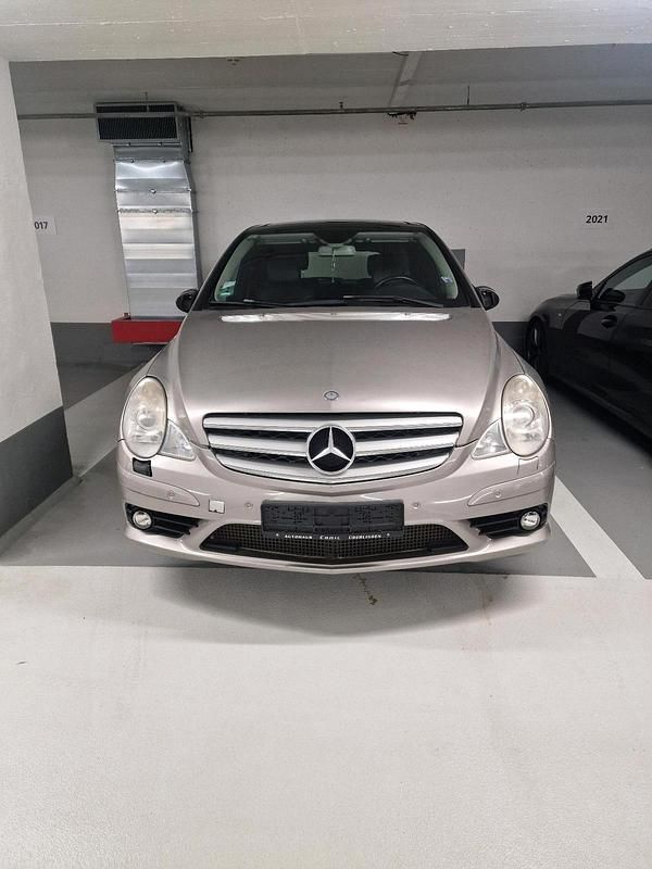 Grau Gebraucht 2007 Mercedes R350 Van / Kleinbus | 6.500 € (Teuer) - Bild 1/4