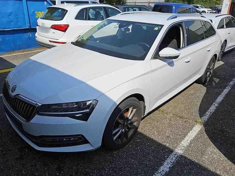 Weiß Gebraucht 2021 Skoda Superb Style Limousine | 15.990 € (Superpreis) - Bild 1/4