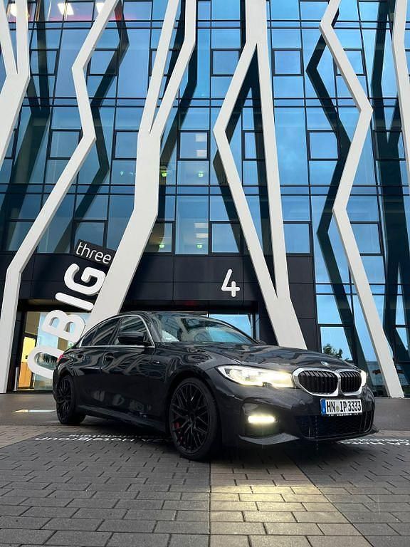 Schwarz Gebraucht 2020 BMW 320 M Sport Limousine | 27.000 € (Guter Preis) - Bild 1/4