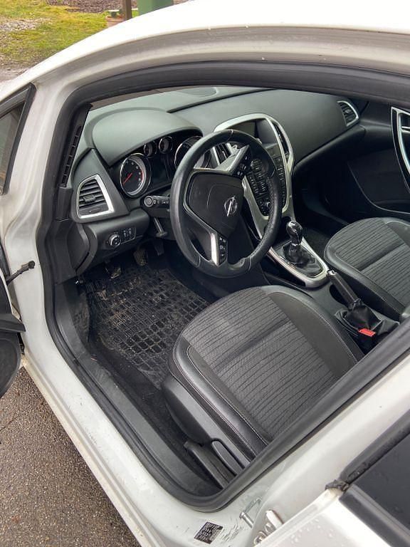 Gebraucht Opel Astra Edition 140 PS (102 kW) 2014 Weiß Kombi