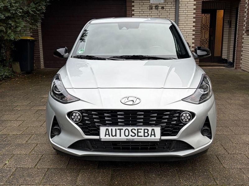 Gebraucht Hyundai i10 GO! 67 PS (49 kW) 2023 Silber Kleinwagen