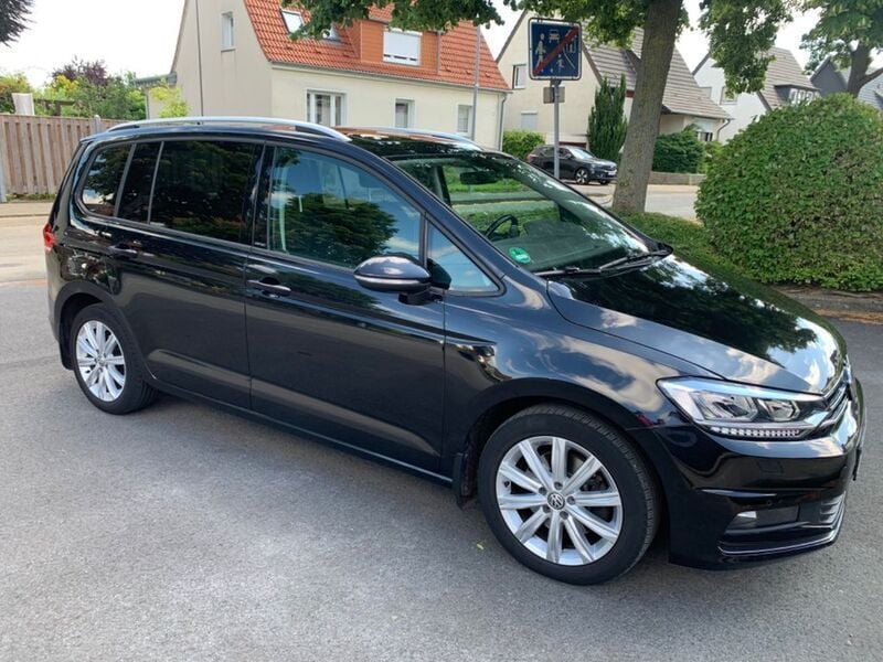 Schwarz Gebraucht 2020 VW Touran United Van / Kleinbus | 19.900 € (Guter Preis) - Bild 1/4