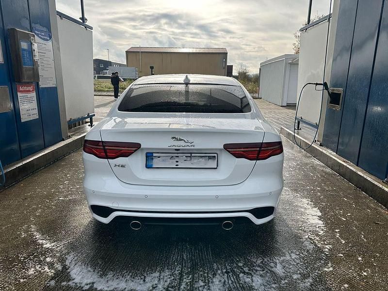 Gebraucht Jaguar XE R-Dynamic 250 PS (183 kW) 2020 Weiß Limousine