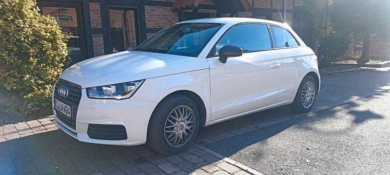 Weiß Gebraucht 2017 Audi A1 Kleinwagen | 9.999 € (Guter Preis) - Bild 1/4
