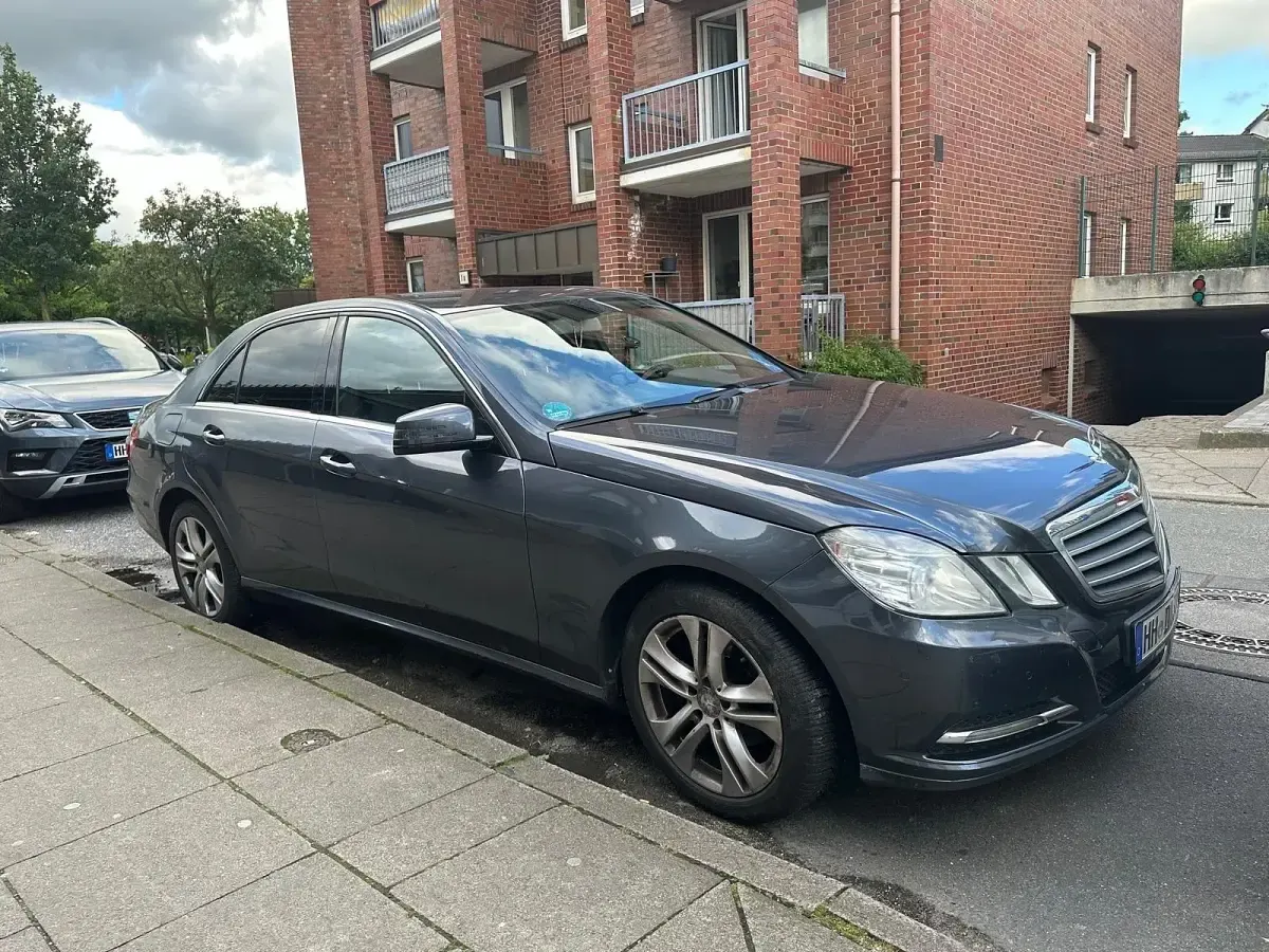 Gebraucht Mercedes E220 170 PS (125 kW) 2012 Limousine
