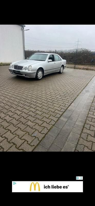 Gebraucht Mercedes E200 163 PS (119 kW) 1999 Gelb Limousine