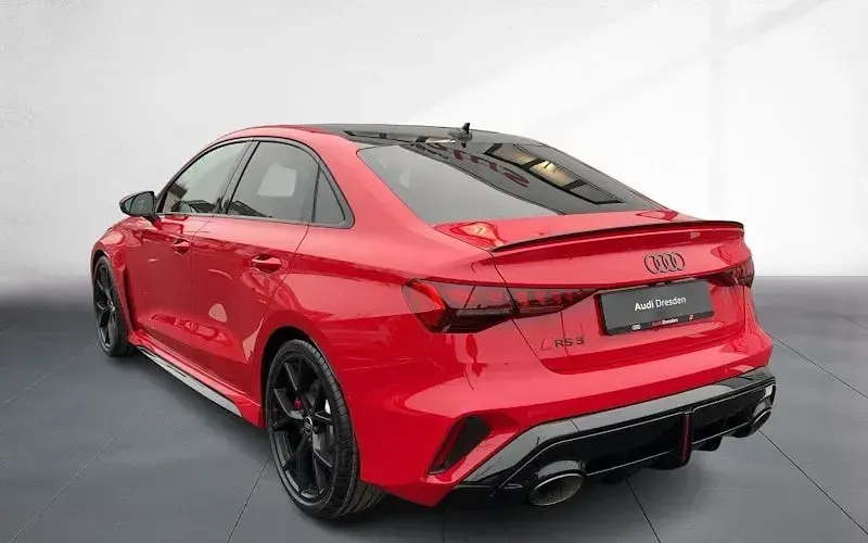 Nowe Audi RS3 Ambiente 400 KM (294 kW) 2025 Czerwony Sedan/Limuzyna