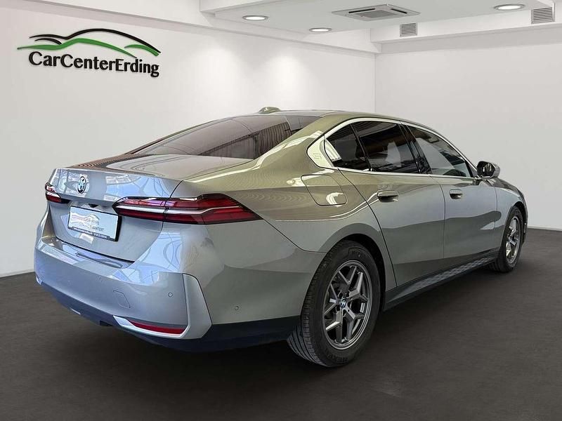 Używany BMW 520 197 KM (144 kW) 2024 Szary Sedan/Limuzyna